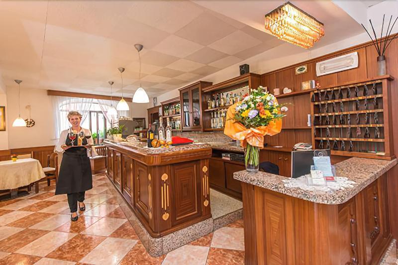 Albergo Antica Rosa 레비코온천 외부 사진