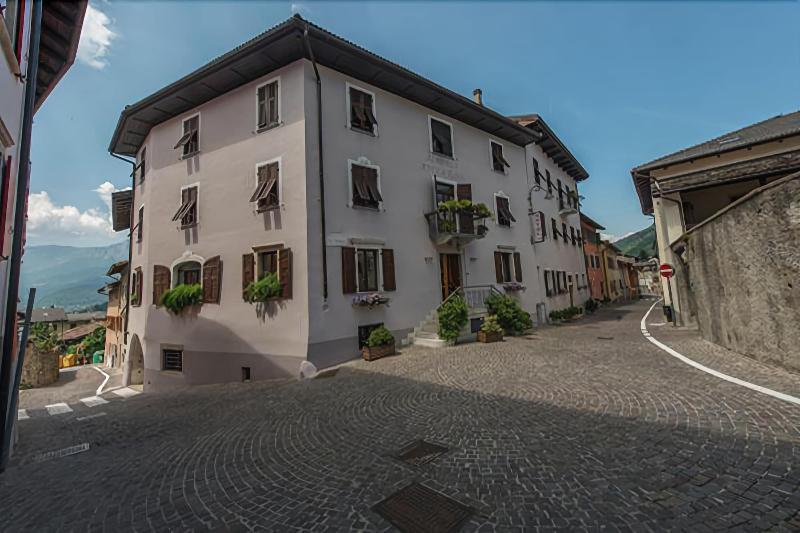Albergo Antica Rosa 레비코온천 외부 사진