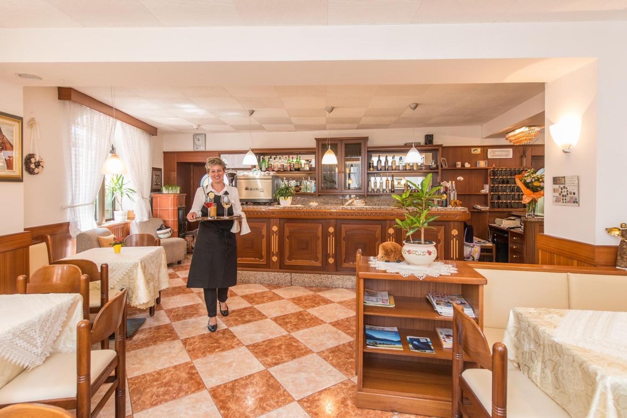 Albergo Antica Rosa 레비코온천 외부 사진