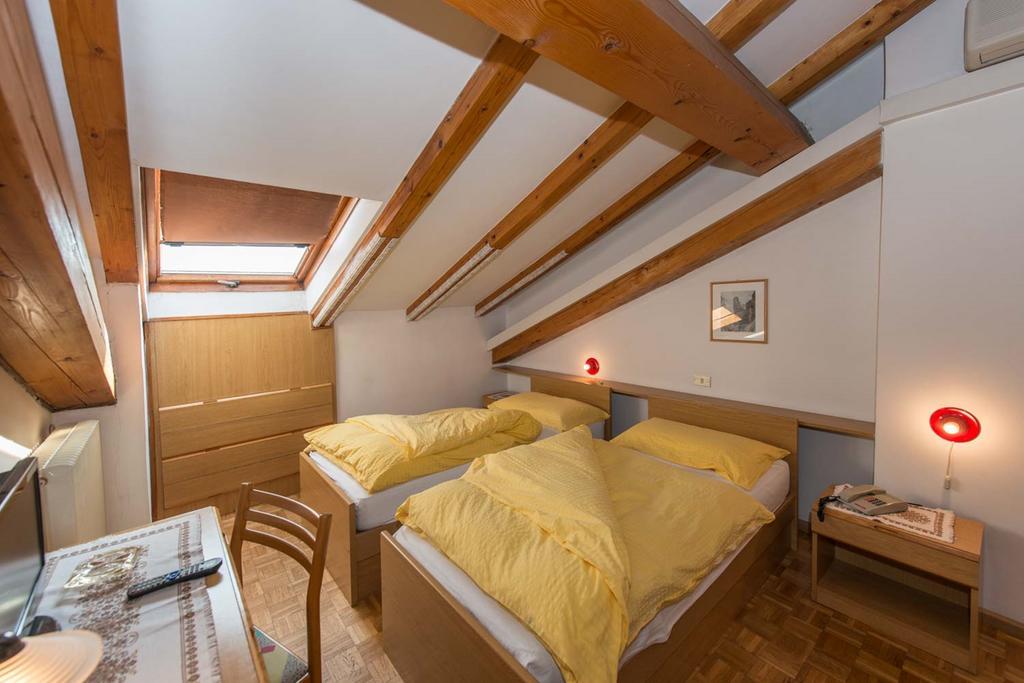 Albergo Antica Rosa 레비코온천 외부 사진